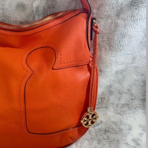 Tory Burch NWOT No callouts. Plastic on T. Fire Orange 🔥 Leather Crossbody Hobo - Picture 14 of 16
